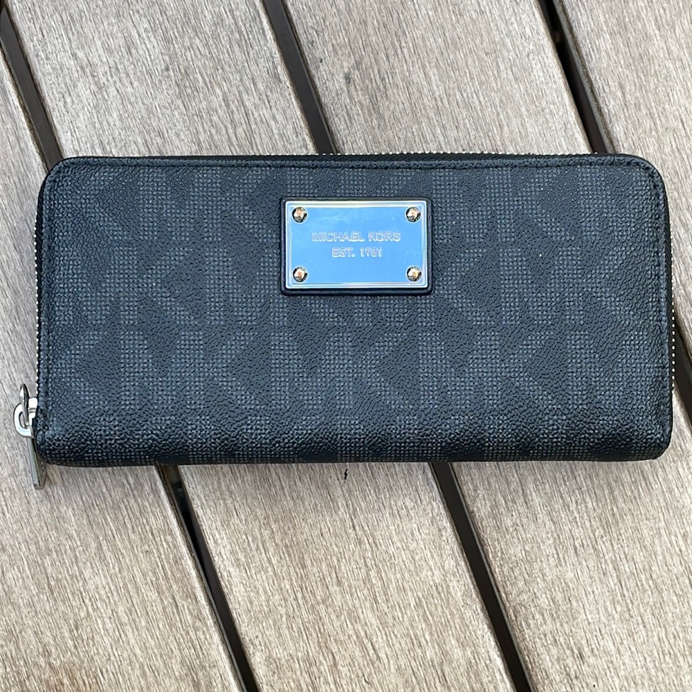 Michael Kors Mk Mono Wallet